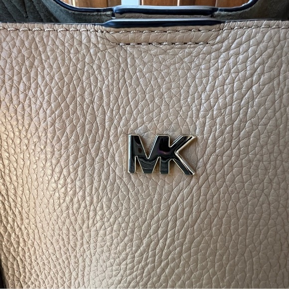 Michael Kors Junie Tote Large Pebbled Leather Bag Butternut Beige Neutral Purse - Picture 5 of 10